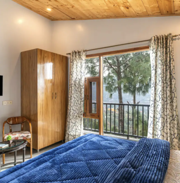 Scenic 3 BR Villa near Kasauli with WiFi, Cook, TV, etc